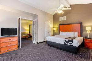 Postel nebo postele na pokoji v ubytování La Quinta Inn by Wyndham Champaign
