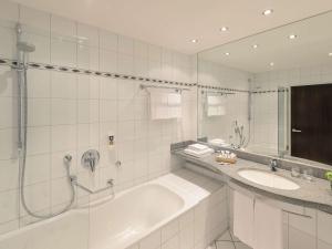 Koupelna v ubytování Mercure Hotel Trier Porta Nigra