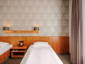 Postel nebo postele na pokoji v ubytování Mercure Hotel Trier Porta Nigra