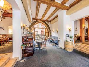 A restaurant or other place to eat at Mercure Hotel Erfurt Altstadt