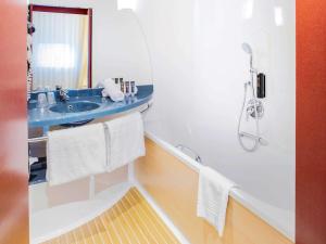 Vannituba majutusasutuses Novotel Suites Genève Aéroport