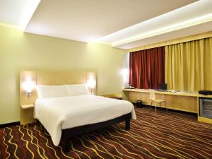 ibis Kuwait Salmiya客房内的一张或多张床位