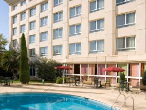 Bazén v ubytování Novotel Suites Montpellier Antigone nebo v jeho okolí