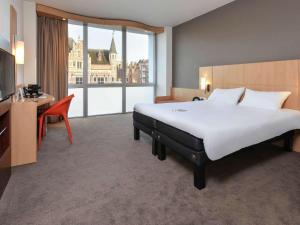 Postel nebo postele na pokoji v ubytování ibis Kortrijk Centrum + 37 fotografií