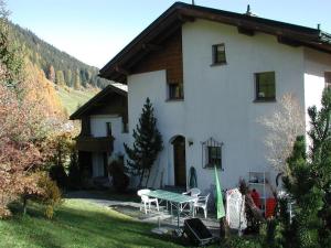 Photo de la galerie de l'établissement Ferienwohnung Gadenstatt, à Davos