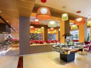 Restaurace v ubytování ibis Gurgaon Golf Course Road - An Accor Brand