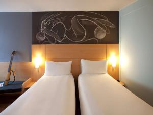 Ένα ή περισσότερα κρεβάτια σε δωμάτιο στο ibis Brighton City Centre - Station