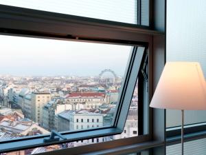 Nespecifikovaný výhled na destinaci Vídeň nebo výhled na město při pohledu z hotelu