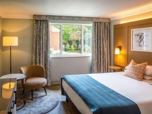 Postel nebo postele na pokoji v ubytování Bush Hotel Farnham