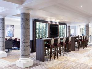 Mercure Exeter Southgate Hotel tesisinde bir restoran veya yemek mekanı