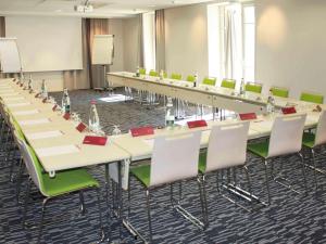 Área de negócios e/ou sala de conferências em Mercure Granville Le Grand Large