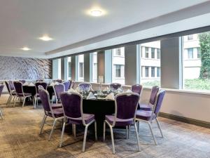 A restaurant or other place to eat at Mercure Bristol Holland House