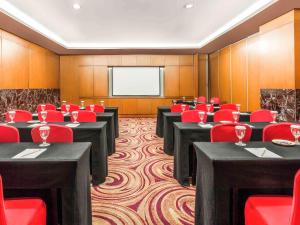 Het zakengedeelte en/of de vergaderruimte van Hotel Ibis Semarang Simpang Lima