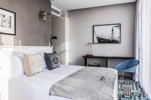 Postel nebo postele na pokoji v ubytování Bezalel Hotel - an Atlas Boutique Hotel
