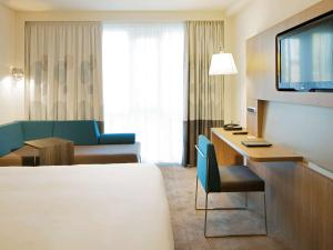 Area tempat duduk di Novotel London Brentford