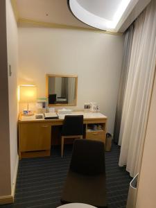 an office with a desk with two chairs and a mirror at Hotel Grand Vert Gizan in Gifu