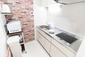 Kuchyň nebo kuchyňský kout v ubytování RUMa INN Rokugoudote