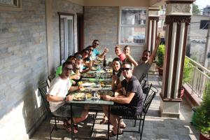 Επισκέπτες που μένουν στο Pokhara Tourist Home