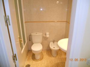 a small bathroom with a toilet and a sink at Hotel Barajas Plaza in Madrid