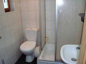 a bathroom with a toilet and a sink and a shower at Domek MONA-3pokojowy- przy morzu in Krynica Morska
