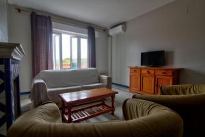 Televízia a/alebo spoločenská miestnosť v ubytovaní Apartamentos Aloha2 El Puerto de Santa Maria
