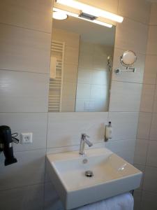 Phòng tắm tại Hotel - Restaurant Veldscholten