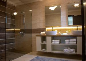 Koupelna v ubytování Home Suites Boutique Hotel Freetown