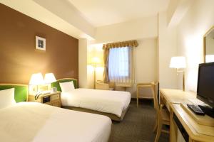 Postel nebo postele na pokoji v ubytování Smile Hotel Nagoya Shinkansenguchi