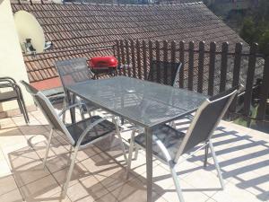 Balkón alebo terasa v ubytovaní Apartmán Křtiny