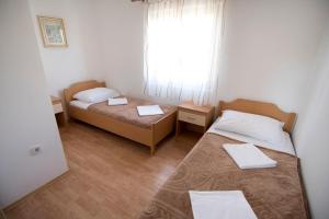 Posteľ alebo postele v izbe v ubytovaní Apartmani Jurić