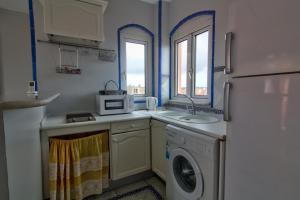 Kuchyňa alebo kuchynka v ubytovaní Apartamentos Aloha2 El Puerto de Santa Maria