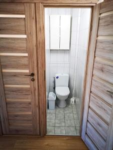 Vonios kambarys apgyvendinimo įstaigoje Trumpalaikis būstas Plungėje