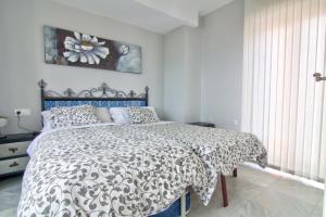 Posteľ alebo postele v izbe v ubytovaní Apartamentos Aloha2 El Puerto de Santa Maria