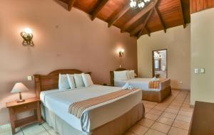 a bedroom with two beds in a room at La Riviera Hotel in San Antonio