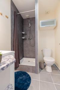 Koupelna v ubytování Duplex lumineux 2 chambres centre zone piétonne + 22 fotografií