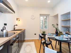 Kuchyň nebo kuchyňský kout v ubytování NEWPremium Suite Šinjorina, Historical City Centre + 9 fotografií