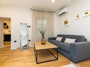 Posezení v ubytování NEWPremium Suite Šinjorina, Historical City Centre