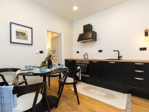 Posezení v ubytování NEWPremium Suite Šinjorina, Historical City Centre