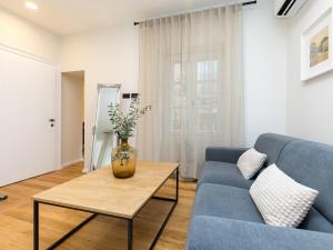 Posezení v ubytování NEWPremium Suite Šinjorina, Historical City Centre