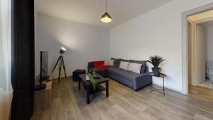 a living room with a couch and a table at Les Charpentiers in Colmar