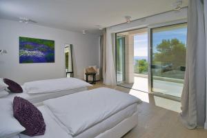 Gallery image of Luxury Seafront Villa My Dream with private pool, jacuzzi and staff at the beach on Brac island - Sumartin in Selca