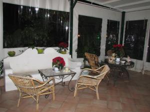 a living room filled with furniture and a table at B&B Palazzo a Mare in Capri