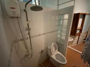 โรงแรมภูน้ำฟ้า - Phunumfha Hotel ชุมแพ的一间浴室