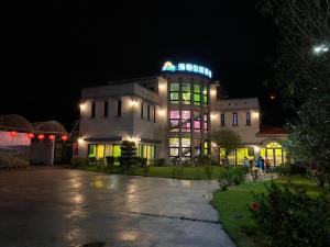 Budova, kde se farma nachází