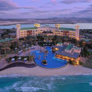 Bazén v ubytování Anantara Desert Islands Resort & Spa nebo v jeho okolí
