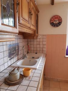 Dapur atau dapur kecil di terroir de familles +41 gambar