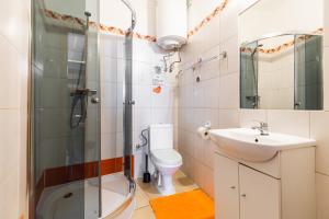 Kúpeľňa v ubytovaní Top Hostel Pokoje Gościnne + 37 fotografií