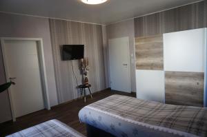 Postel nebo postele na pokoji v ubytování Super Erdgeschosswohnung