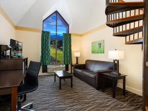 a living room with a couch and a window at Country Cascades Waterpark Resort in Pigeon Forge