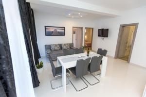 Et tv og/eller underholdning på Apartments Jure